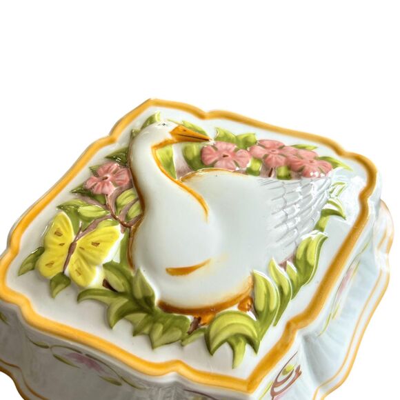 White and Yellow Franklin Mint Le Cordon Bleu Duck Goose Jello Mold - Picture 3 of 6